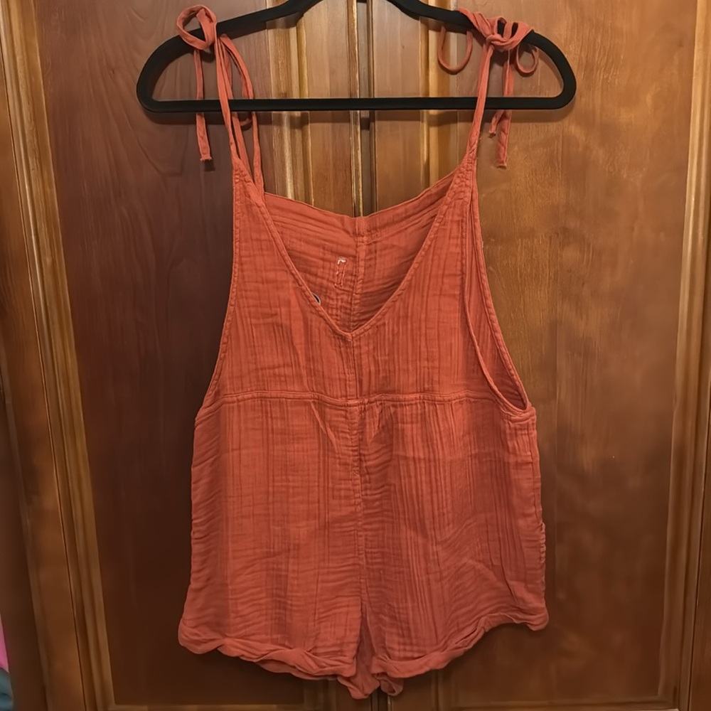 Abercrombie & Fitch Gauzy Short Overalls Romper in Rust Size Medium, Short - Picture 2 of 4